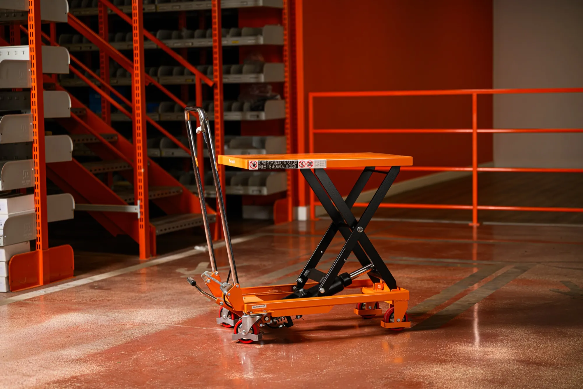 Piattaforma di sollevamento manuale OrangeLift a pantografo