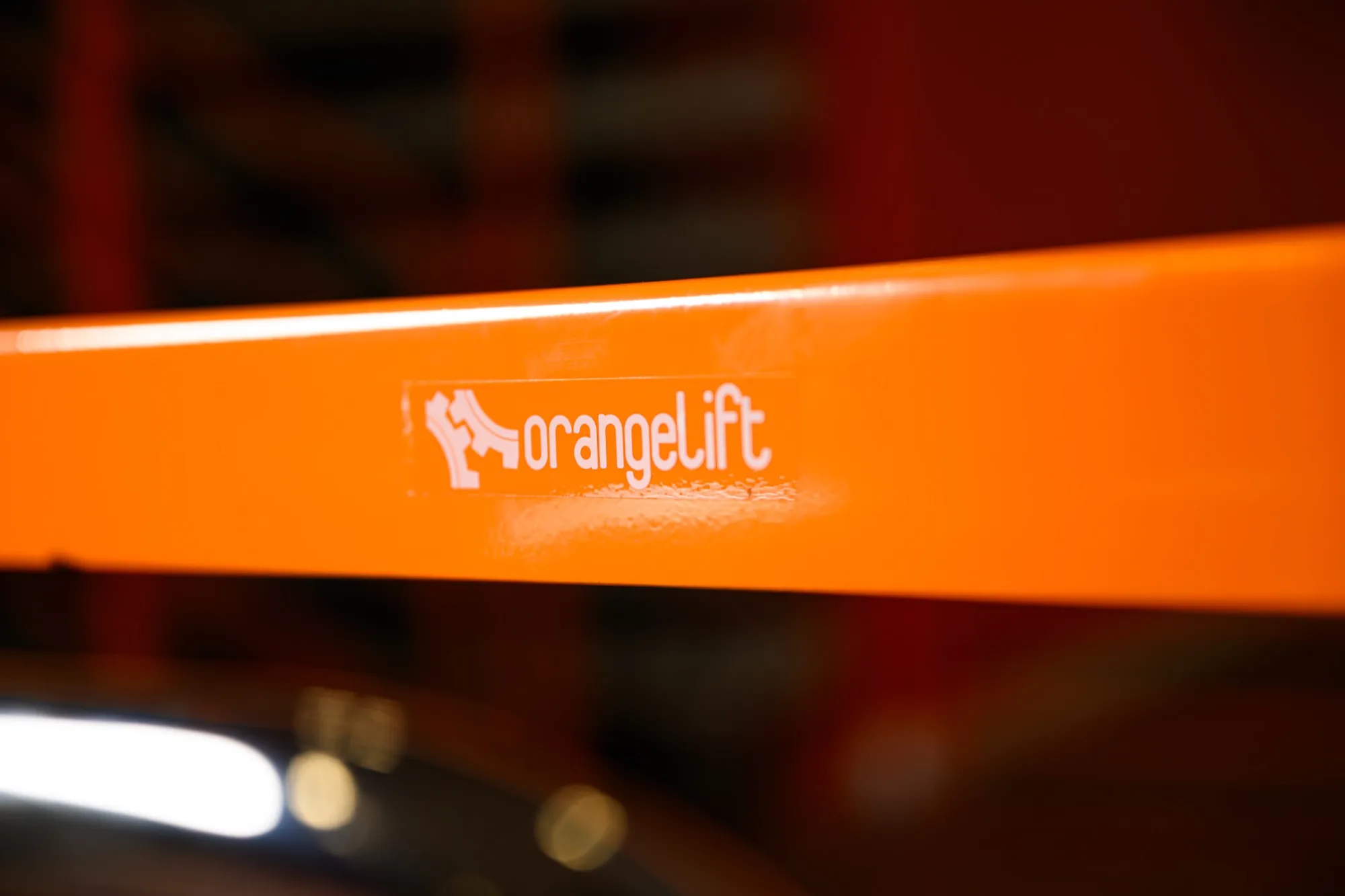 Piattaforma di sollevamento elettrica OrangeLift, meccanismo a pantografo