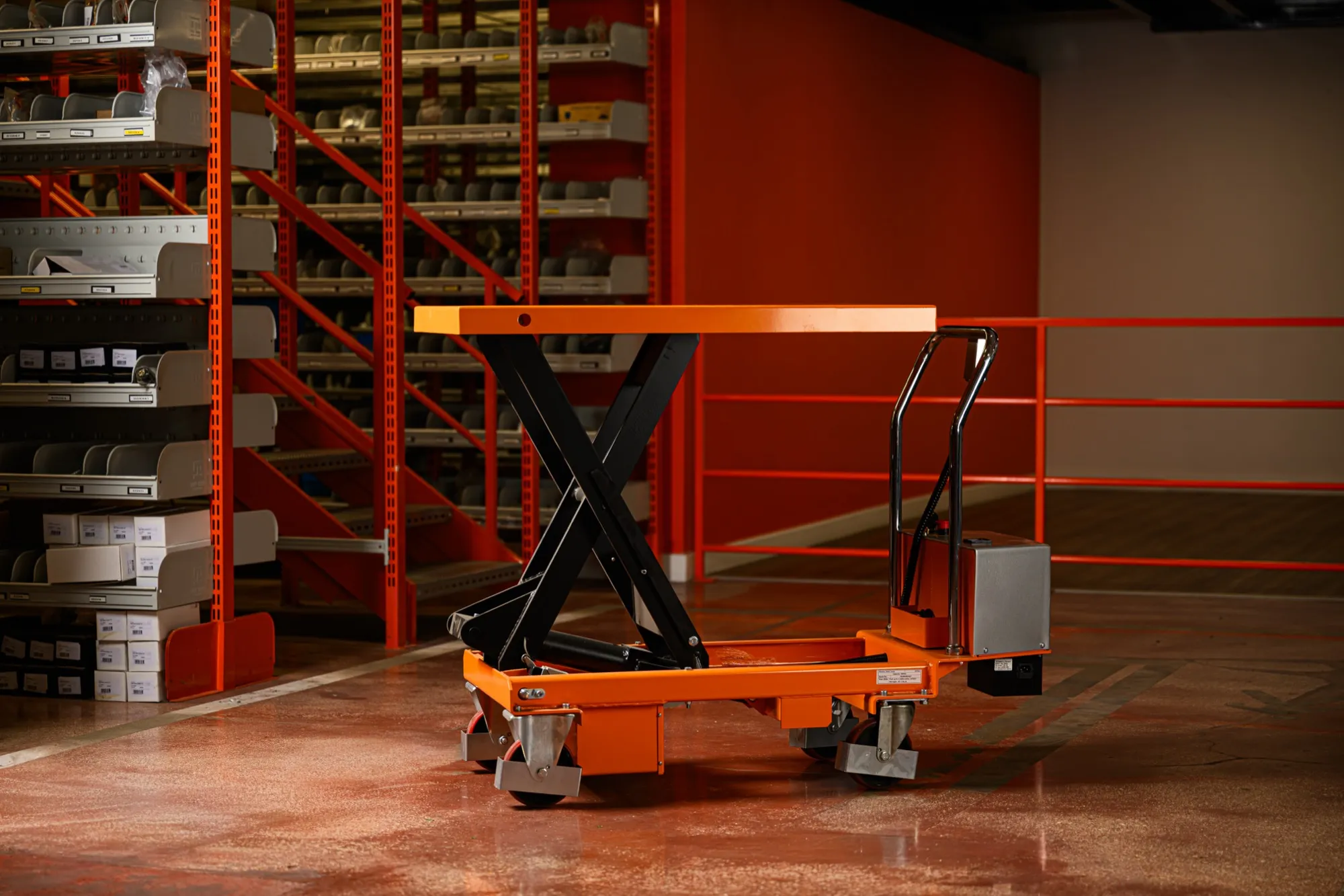Tavolo elevatore elettrico OrangeLift ETF50, portata 500 kg e alzata 1025 mm