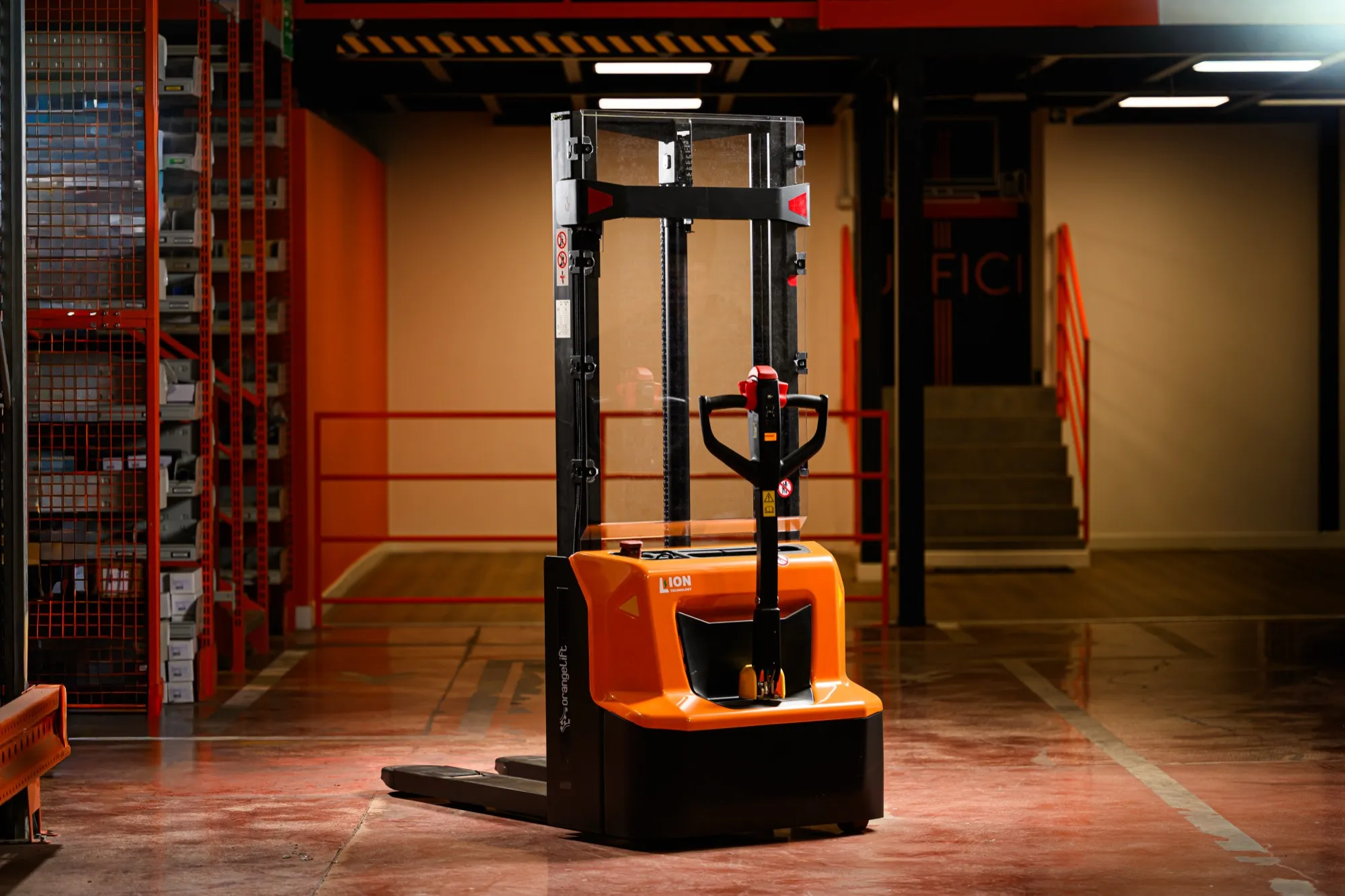 Stoccatore elettrico 1200 kg OrangeLift a timone con montante
